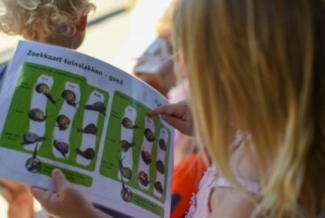 Groene juffen prikkelen peuters met een natuurlijke ontdekkingsreis
